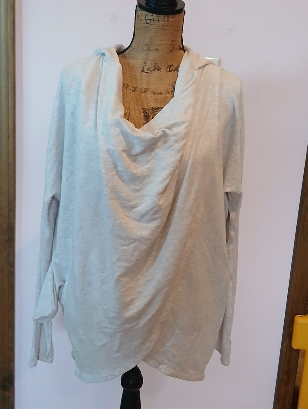 ATHLETA PULLOVER SIZE SMALL